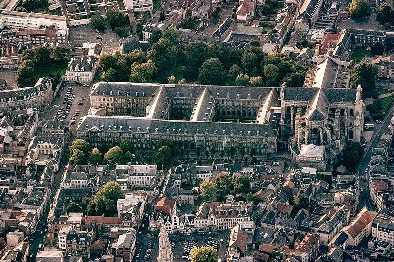 Foto de Ex abadía de Saint-Waast - Original téléversé par Pir6mon sur Wikipédia franç - © Creative Commons (https://creativecommons.org/licenses/by-sa/4.0/deed.fr)