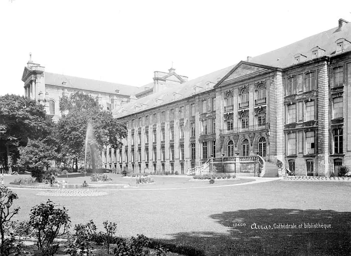 Foto de Catedral de Notre-Dame y Saint-Vaast - POP Plateforme Ouverte du Patrimoine / Base Mérimée - © Ministère de la Culture (France), Médiathèque du patrimoine et de la photographie, diffusion RMN-GP