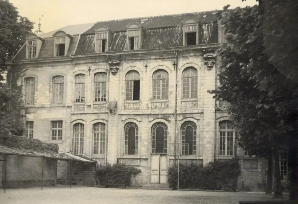 Foto von Ehemaliger Hôtel de Gomiecourt - POP Plateforme Ouverte du Patrimoine / Base Mérimée - © Ministère de la Culture (France), Médiathèque du patrimoine et de la photographie, Tous droits réservés