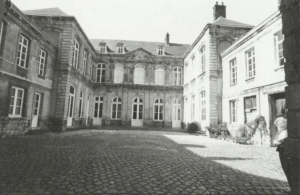 Foto de El ex hotel del primer presidente del Consejo Provincial de Artois, actualmente llamado Hôtel de Guînes - POP Plateforme Ouverte du Patrimoine / Base Mérimée - © Ministère de la Culture (France), Médiathèque du patrimoine et de la photographie, tous droits réservés