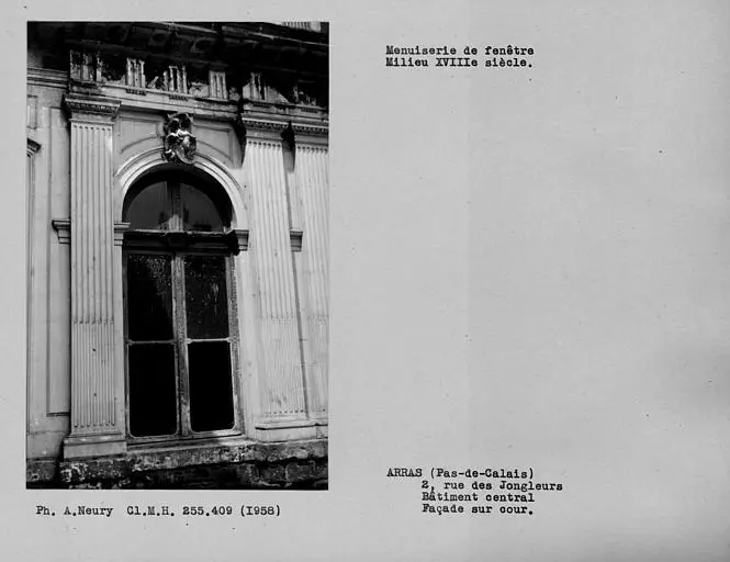 Foto de El ex hotel del primer presidente del Consejo Provincial de Artois, actualmente llamado Hôtel de Guînes - POP Plateforme Ouverte du Patrimoine / Base Mérimée - © Ministère de la Culture (France), Médiathèque du patrimoine et de la photographie, Centre de recherches sur les Monuments historiques (CRMH), diffusion GrandPalaisRmn Photo