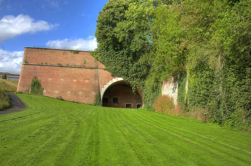 Foto di Vecchi bastioni - Pir6mon - © Creative Commons (https://creativecommons.org/licenses/by-sa/4.0/deed.fr)