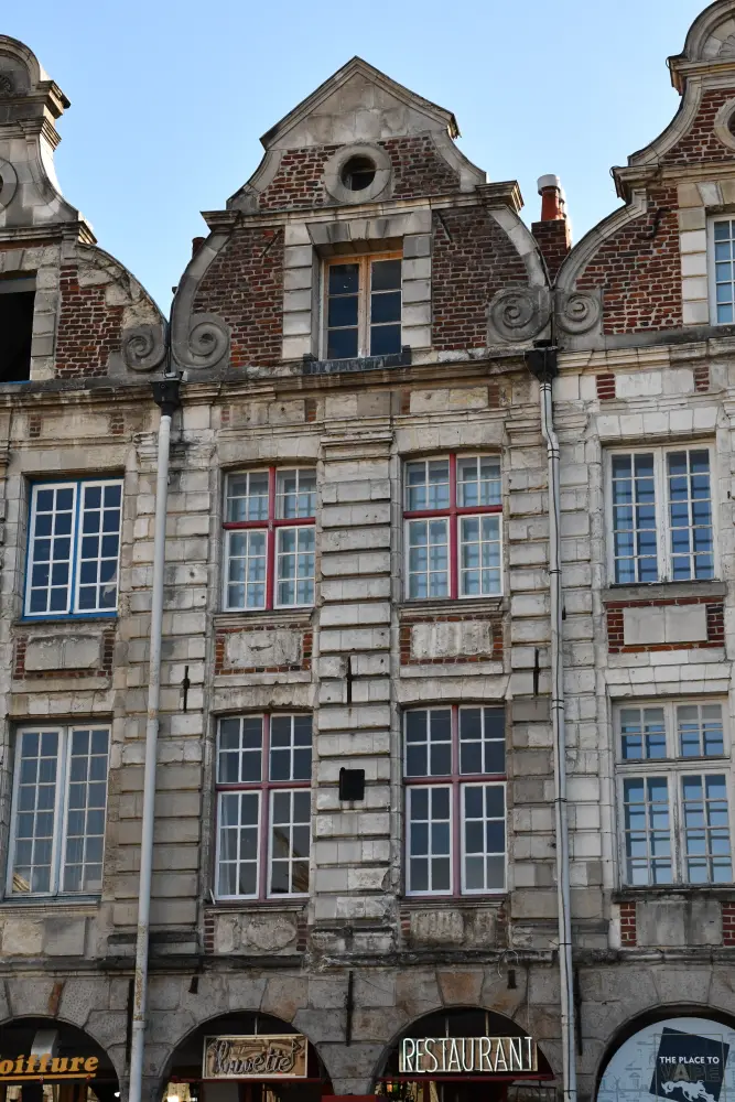 Foto de Edificio - Sous licence Creative Commons (https://creativecommons.org/licenses/by-sa/4.0/deed.fr) - Par Concierge.2C - © Creative Commons (https://creativecommons.org/licenses/by-sa/4.0/deed.fr)