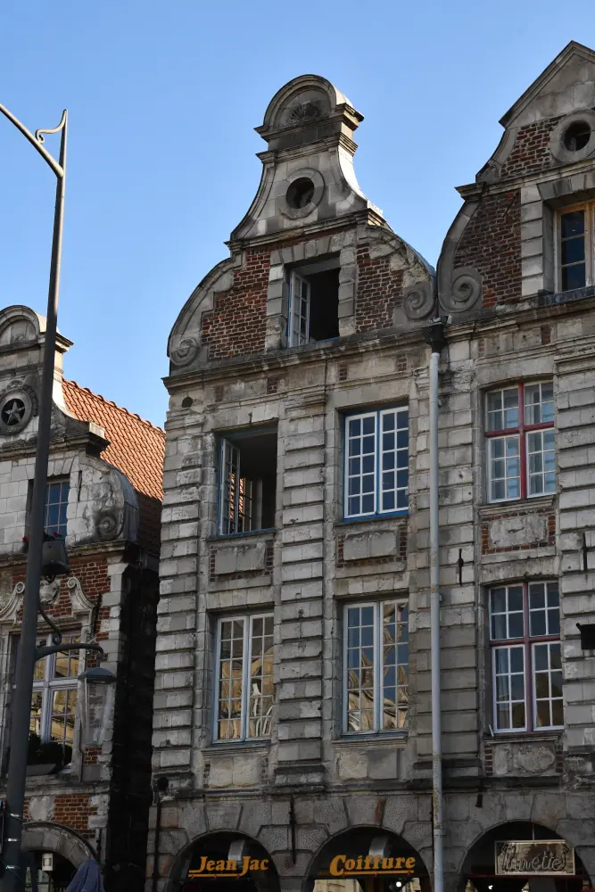 Foto de Edificio - Sous licence Creative Commons (https://creativecommons.org/licenses/by-sa/4.0/deed.fr) - Par Concierge.2C - © Creative Commons (https://creativecommons.org/licenses/by-sa/4.0/deed.fr)