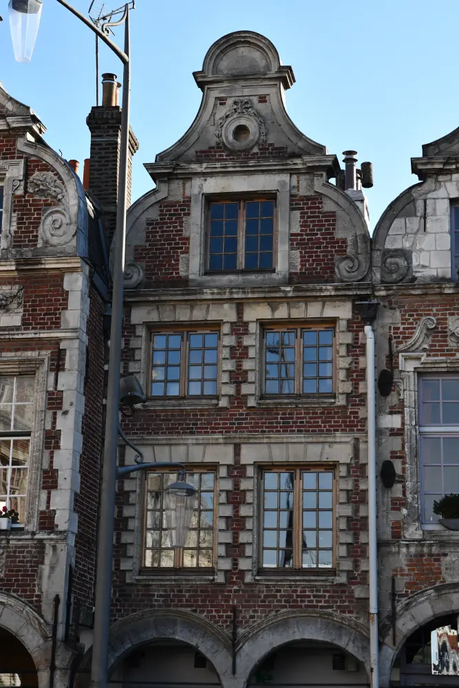 Foto de Edificio - Sous licence Creative Commons (https://creativecommons.org/licenses/by-sa/4.0/deed.fr) - Par Concierge.2C - © Creative Commons (https://creativecommons.org/licenses/by-sa/4.0/deed.fr)