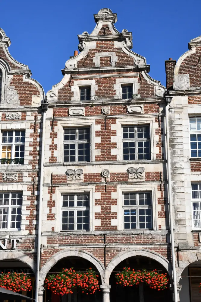 Foto von Gebäude - Sous licence Creative Commons (https://creativecommons.org/licenses/by-sa/4.0/deed.fr) - Par Concierge.2C - © Creative Commons (https://creativecommons.org/licenses/by-sa/4.0/deed.fr)