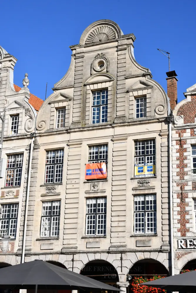 Foto di Edificio - Sous licence Creative Commons (https://creativecommons.org/licenses/by-sa/4.0/deed.fr) - Par Concierge.2C - © Creative Commons (https://creativecommons.org/licenses/by-sa/4.0/deed.fr)