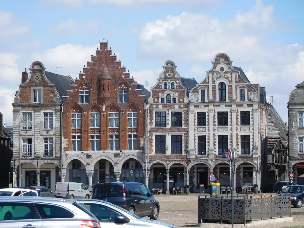 Foto von Gebäude - Sous licence Creative Commons (https://creativecommons.org/licenses/by-sa/4.0/deed.fr) - Par JiriMatejicek - © Creative Commons (https://creativecommons.org/licenses/by-sa/4.0/deed.fr)