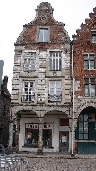 Foto de Edificio - TiboF - © Creative Commons (https://creativecommons.org/licenses/by-sa/4.0/deed.fr)