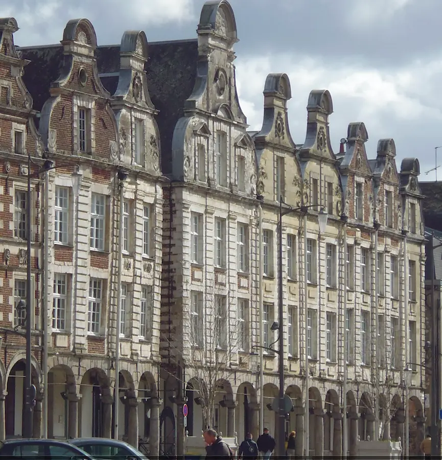 Foto de Edificio - Sous licence Creative Commons (https://creativecommons.org/licenses/by-sa/4.0/deed.fr) - Par Juliofsanguino - © Creative Commons (https://creativecommons.org/licenses/by-sa/4.0/deed.fr)