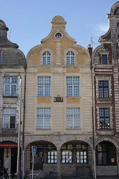 Foto de Edificio - Maxence Jeanjean - © Creative Commons (https://creativecommons.org/licenses/by-sa/4.0/deed.fr)