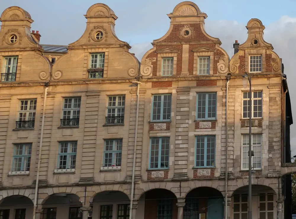 Foto de Edificio - Sous licence Creative Commons (https://creativecommons.org/licenses/by-sa/4.0/deed.fr) - Par WCOMFR - © Creative Commons (https://creativecommons.org/licenses/by-sa/4.0/deed.fr)