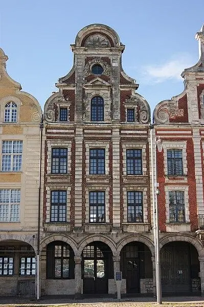 Foto de Edificio - Maxence Jeanjean - © Creative Commons (https://creativecommons.org/licenses/by-sa/4.0/deed.fr)
