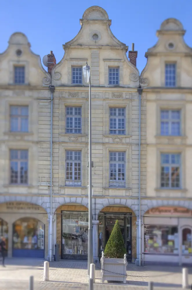 Foto di Edificio - Sous licence Creative Commons (https://creativecommons.org/licenses/by-sa/4.0/deed.fr) - Par Pir6mon - © Creative Commons (https://creativecommons.org/licenses/by-sa/4.0/deed.fr)