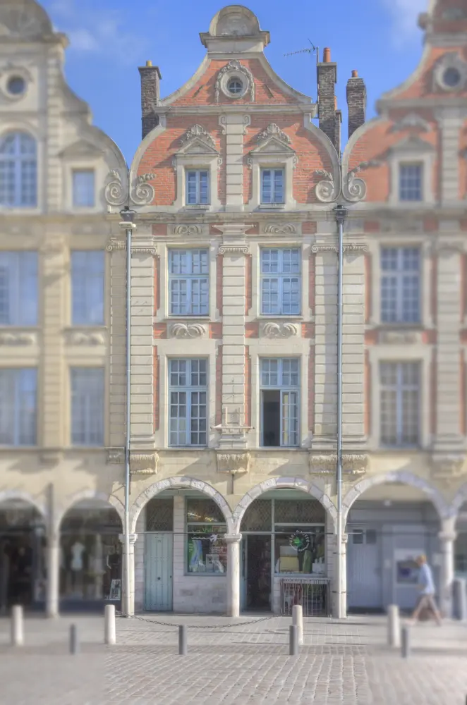 Foto di Edificio - Sous licence Creative Commons (https://creativecommons.org/licenses/by-sa/4.0/deed.fr) - Par Pir6mon - © Creative Commons (https://creativecommons.org/licenses/by-sa/4.0/deed.fr)