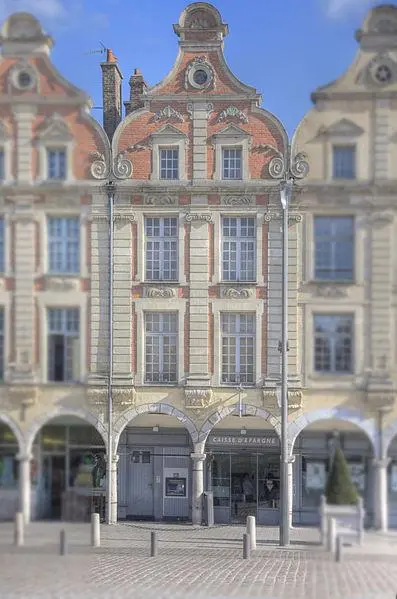 Foto de Edificio - Pir6mon - © Creative Commons (https://creativecommons.org/licenses/by-sa/4.0/deed.fr)