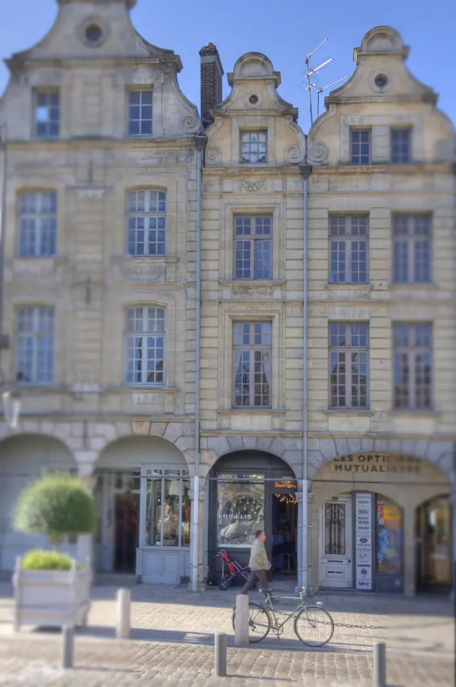 Foto de Edificio - Sous licence Creative Commons (https://creativecommons.org/licenses/by-sa/4.0/deed.fr) - Par Pir6mon - © Creative Commons (https://creativecommons.org/licenses/by-sa/4.0/deed.fr)