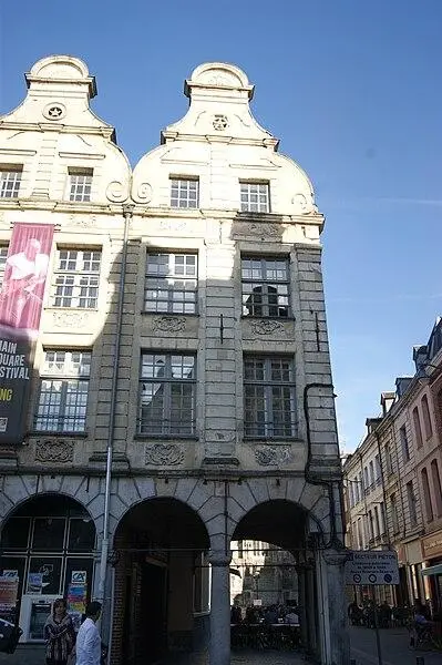 Foto de Edificio - Maxence Jeanjean - © Creative Commons (https://creativecommons.org/licenses/by-sa/4.0/deed.fr)