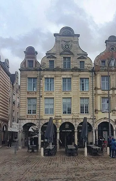 Foto de Edificio - HerRobin - © Creative Commons (https://creativecommons.org/licenses/by-sa/4.0/deed.fr)