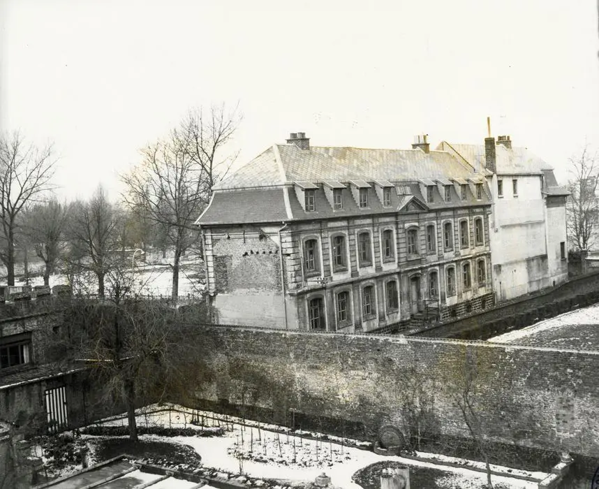 Picture of Former Chambors barracks - POP Plateforme Ouverte du Patrimoine / Base Mérimée - © Ministère de la Culture (France), Médiathèque du patrimoine et de la photographie, tous droits réservés
