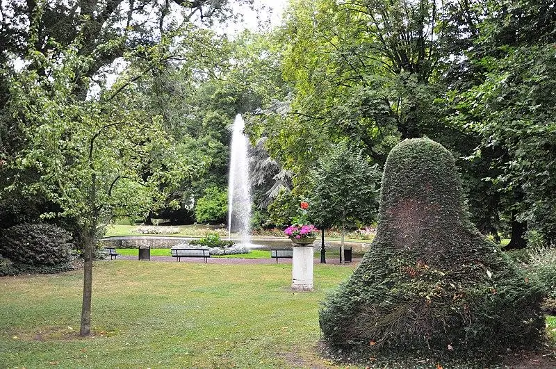 Picture of Public garden - Felouch Kotek - © Creative Commons (https://creativecommons.org/licenses/by-sa/4.0/deed.fr)