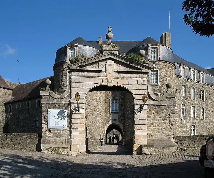 Foto di Aumont Castle - Marc Ryckaert MJJR - © Creative Commons (https://creativecommons.org/licenses/by-sa/4.0/deed.fr)