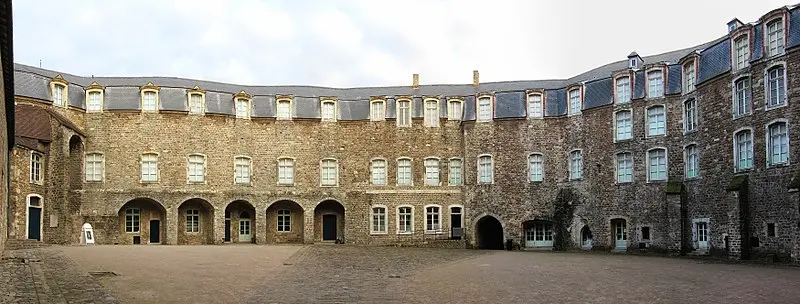 Foto di Aumont Castle - Velvet - © Creative Commons (https://creativecommons.org/licenses/by-sa/4.0/deed.fr)