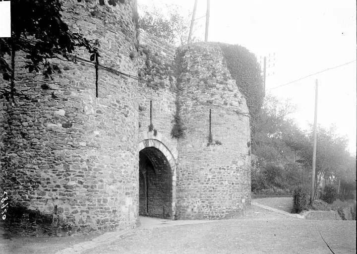 Foto di Porta di laurea - POP Plateforme Ouverte du Patrimoine / Base Mérimée - © Ministère de la Culture (France), Médiathèque du patrimoine et de la photographie, diffusion RMN-GP