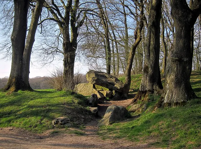 Foto de Dolmen la mesa de hadas - Auteur inconnu - © Creative Commons (https://creativecommons.org/licenses/by-sa/4.0/deed.fr)