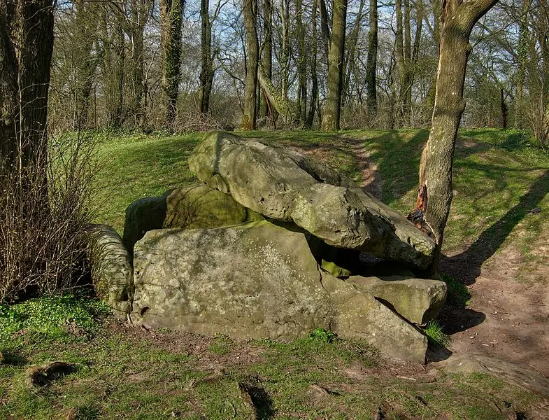 Foto de Dolmen la mesa de hadas - Velvet - © Creative Commons (https://creativecommons.org/licenses/by-sa/4.0/deed.fr)