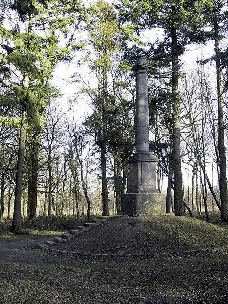 Foto de Columna blanca - Auteur inconnu - © Creative Commons (https://creativecommons.org/licenses/by-sa/4.0/deed.fr)