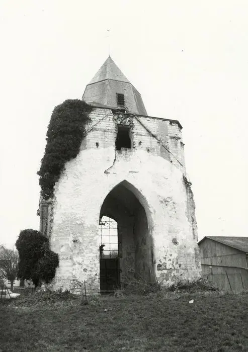 Foto di Chiesa di Houvin - POP Plateforme Ouverte du Patrimoine / Base Mérimée - © Ministère de la Culture (France), Médiathèque du patrimoine et de la photographie, Tous droits réservés 