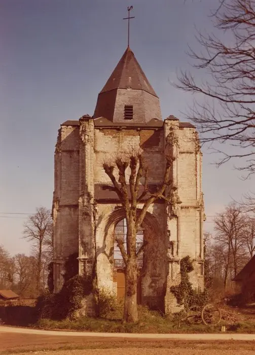 Foto di Chiesa di Houvin - POP Plateforme Ouverte du Patrimoine / Base Mérimée - © Ministère de la Culture (France), Médiathèque du patrimoine et de la photographie, Tous droits réservés 