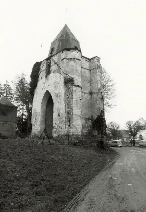 Foto di Chiesa di Houvin - POP Plateforme Ouverte du Patrimoine / Base Mérimée - © Ministère de la Culture (France), Médiathèque du patrimoine et de la photographie, Tous droits réservés 