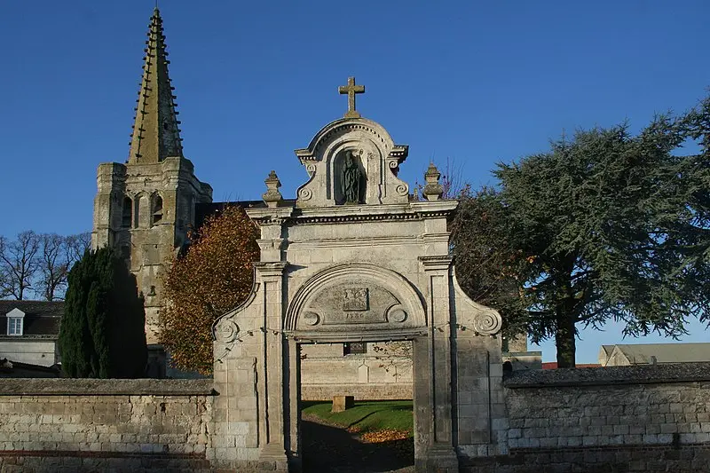Foto di Chiesa - Devisme.alain - © Creative Commons (https://creativecommons.org/licenses/by-sa/4.0/deed.fr)