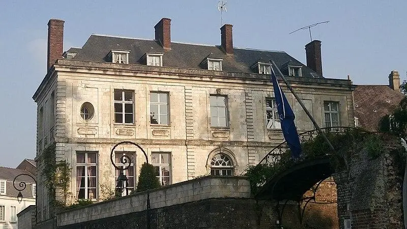 Foto von Ehemaliges Hotel du Maréchal d'Acary-de-la-rivière - Leroypy - © Creative Commons (https://creativecommons.org/licenses/by-sa/4.0/deed.fr)