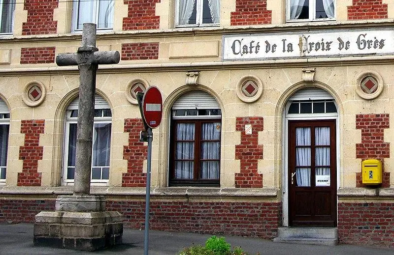 Foto von Dencourt Kreuz - Markus3 (Marc ROUSSEL) - © Creative Commons (https://creativecommons.org/licenses/by-sa/4.0/deed.fr)