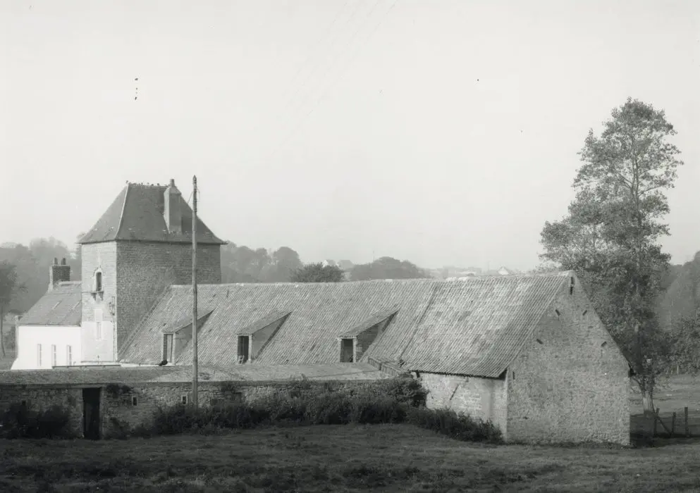 Foto von Beduuâtre Farm und Lage der alten Burg - POP Plateforme Ouverte du Patrimoine / Base Mérimée - © Ministère de la Culture (France), Médiathèque du patrimoine et de la photographie, Tous droits réservés 