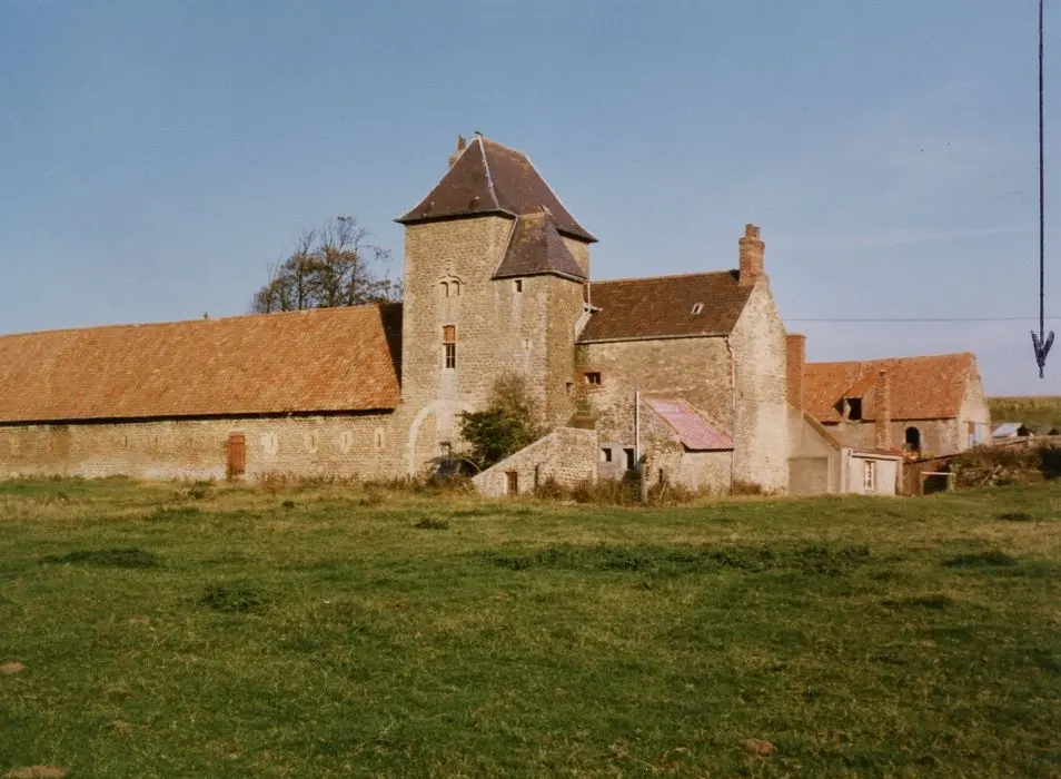 Foto von Beduuâtre Farm und Lage der alten Burg - POP Plateforme Ouverte du Patrimoine / Base Mérimée - © Ministère de la Culture (France), Médiathèque du patrimoine et de la photographie, Tous droits réservés 
