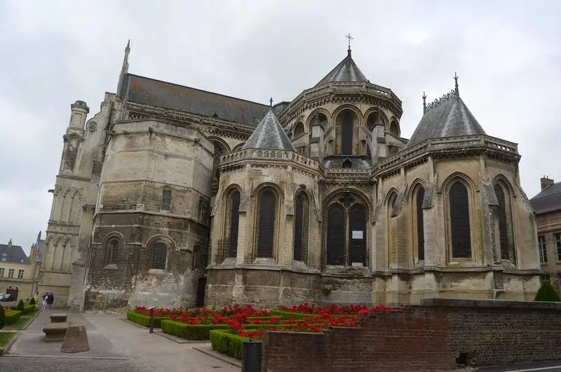 Foto von Collegiate Church, dann Notre-Dame-Kathedrale, derzeit Notre-Dame Parish Church - POP Plateforme Ouverte du Patrimoine / Base Mérimée - © Ministère de la Culture (France), Médiathèque du patrimoine et de la photographie, diffusion RMN-GP