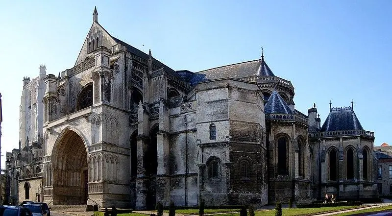 Foto di Collegiate Church, poi Notre-Dame Cathedral, attualmente Notre-Dame Parish Church - Velvet - © Creative Commons (https://creativecommons.org/licenses/by-sa/4.0/deed.fr)