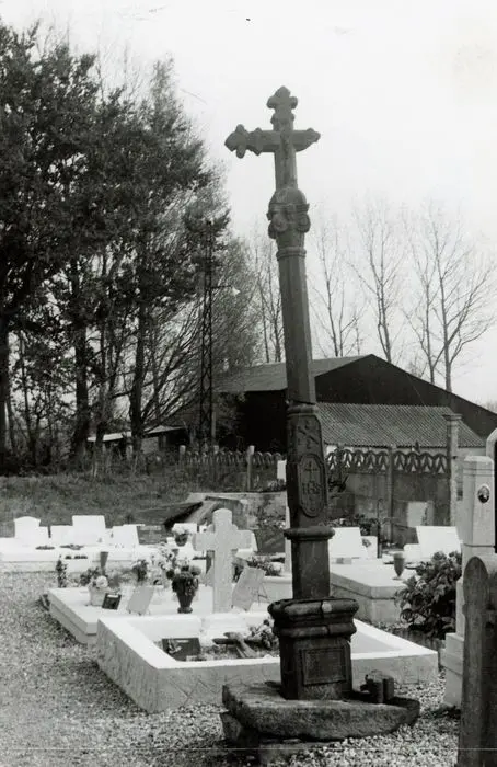 Foto di Croce di pietra - POP Plateforme Ouverte du Patrimoine / Base Mérimée - © Ministère de la Culture (France), Médiathèque du patrimoine et de la photographie, tous droits réservés