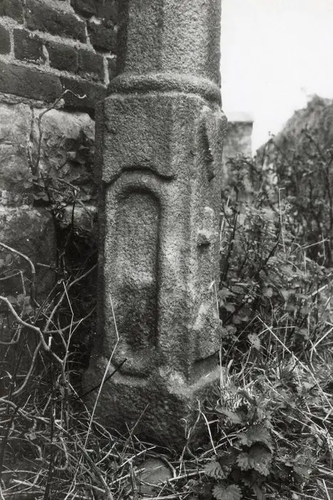 Foto di Croce di arenaria - POP Plateforme Ouverte du Patrimoine / Base Mérimée - © Ministère de la Culture (France), Médiathèque du patrimoine et de la photographie, Tous droits réservés 