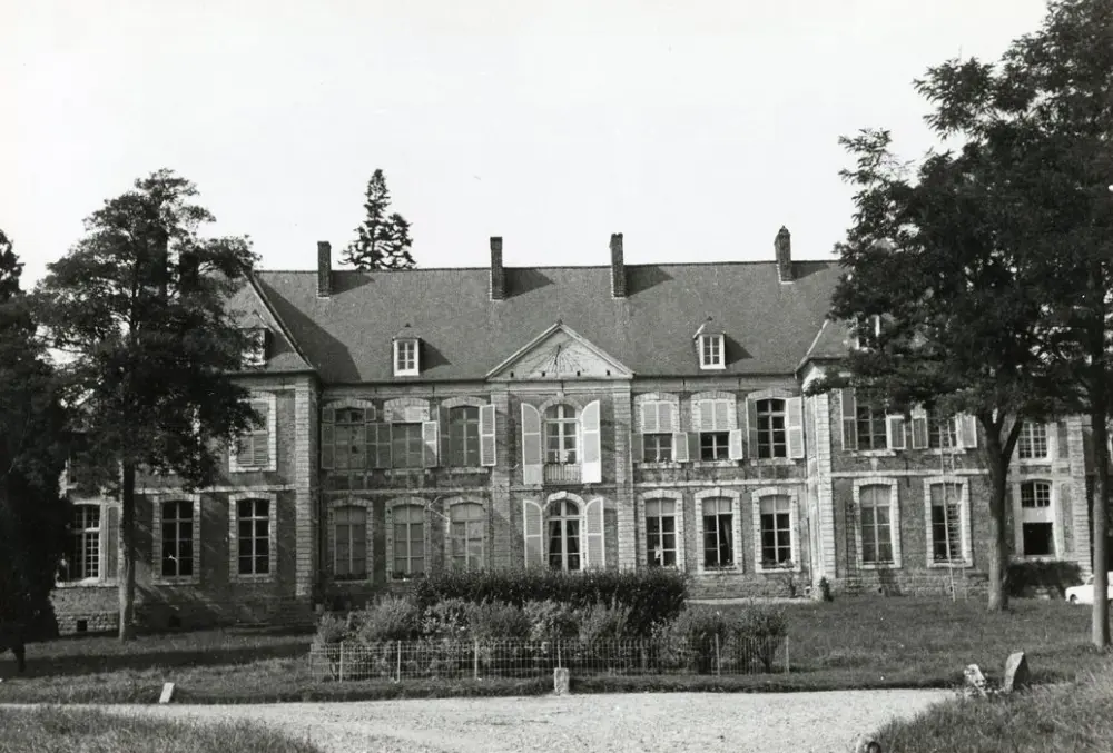 Foto di Castello - POP Plateforme Ouverte du Patrimoine / Base Mérimée - © Ministère de la Culture (France), Médiathèque du patrimoine et de la photographie, Tous droits réservés 