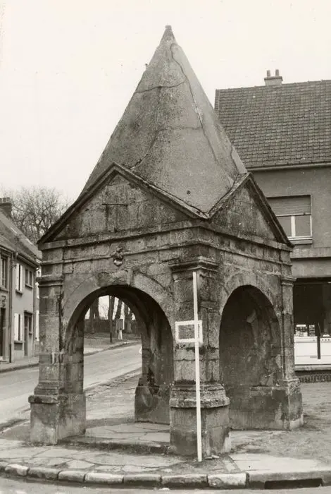 Foto di Vecchia fontana - POP Plateforme Ouverte du Patrimoine / Base Mérimée - © Ministère de la Culture (France), Médiathèque du patrimoine et de la photographie, tous droits réservés