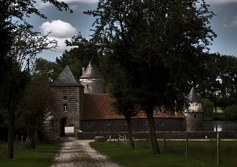 Foto von Château d'Lhain - Guillaume Baviere from Uppsala, Sweden - © Creative Commons (https://creativecommons.org/licenses/by-sa/4.0/deed.fr)