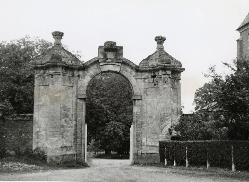 Foto di Abbazia di Dommartin - POP Plateforme Ouverte du Patrimoine / Base Mérimée - © Ministère de la Culture (France), Médiathèque du patrimoine et de la photographie, tous droits réservés