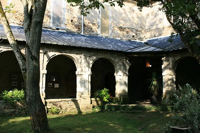 Picture of Former Abbey of Blanche-Couronne - KaTeznik - © Creative Commons (https://creativecommons.org/licenses/by-sa/4.0/deed.fr)