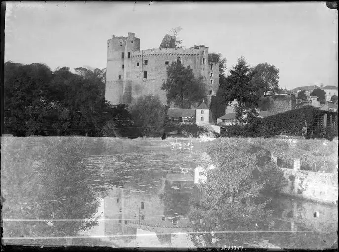 Foto de Château de Clisson - POP Plateforme Ouverte du Patrimoine / Base Mérimée - © Ministère de la Culture (France), Médiathèque du patrimoine et de la photographie, diffusion GrandPalaisRmn Photo