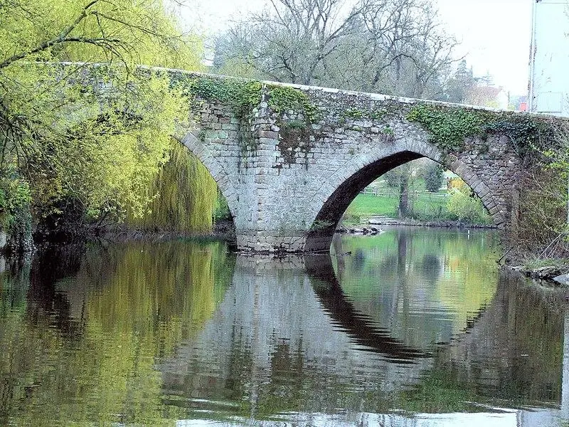 Foto de Puente en el monje llamado Pont Saint-Antoine - MOSSOT - © Creative Commons (https://creativecommons.org/licenses/by-sa/4.0/deed.fr)